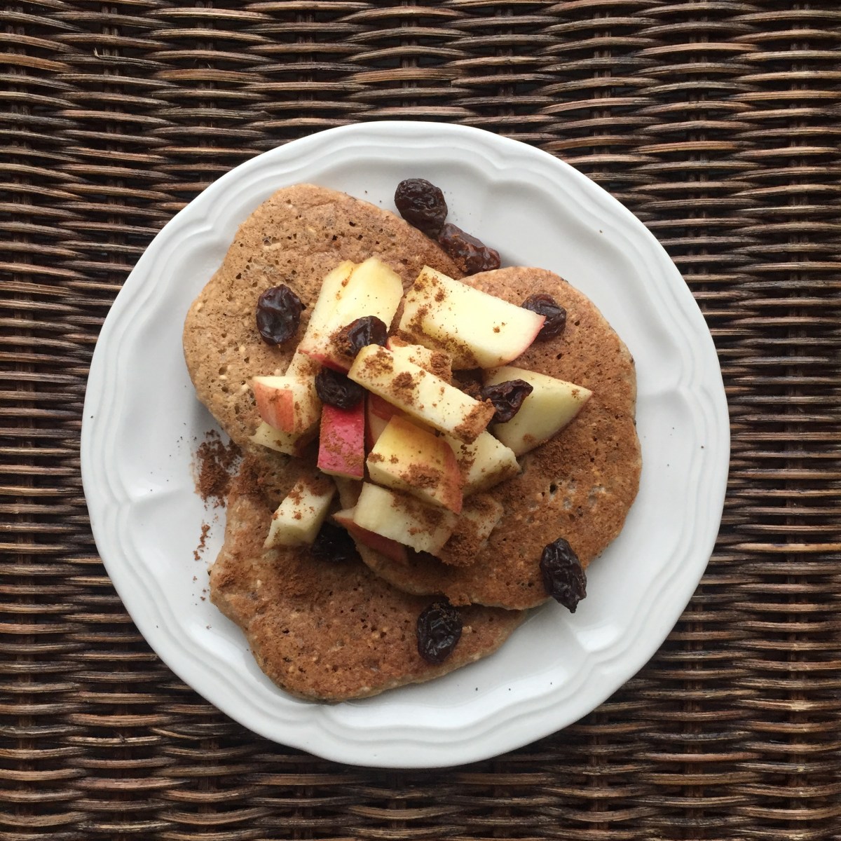 Cinnamon Raisin Apple&nbsp;Pancakes